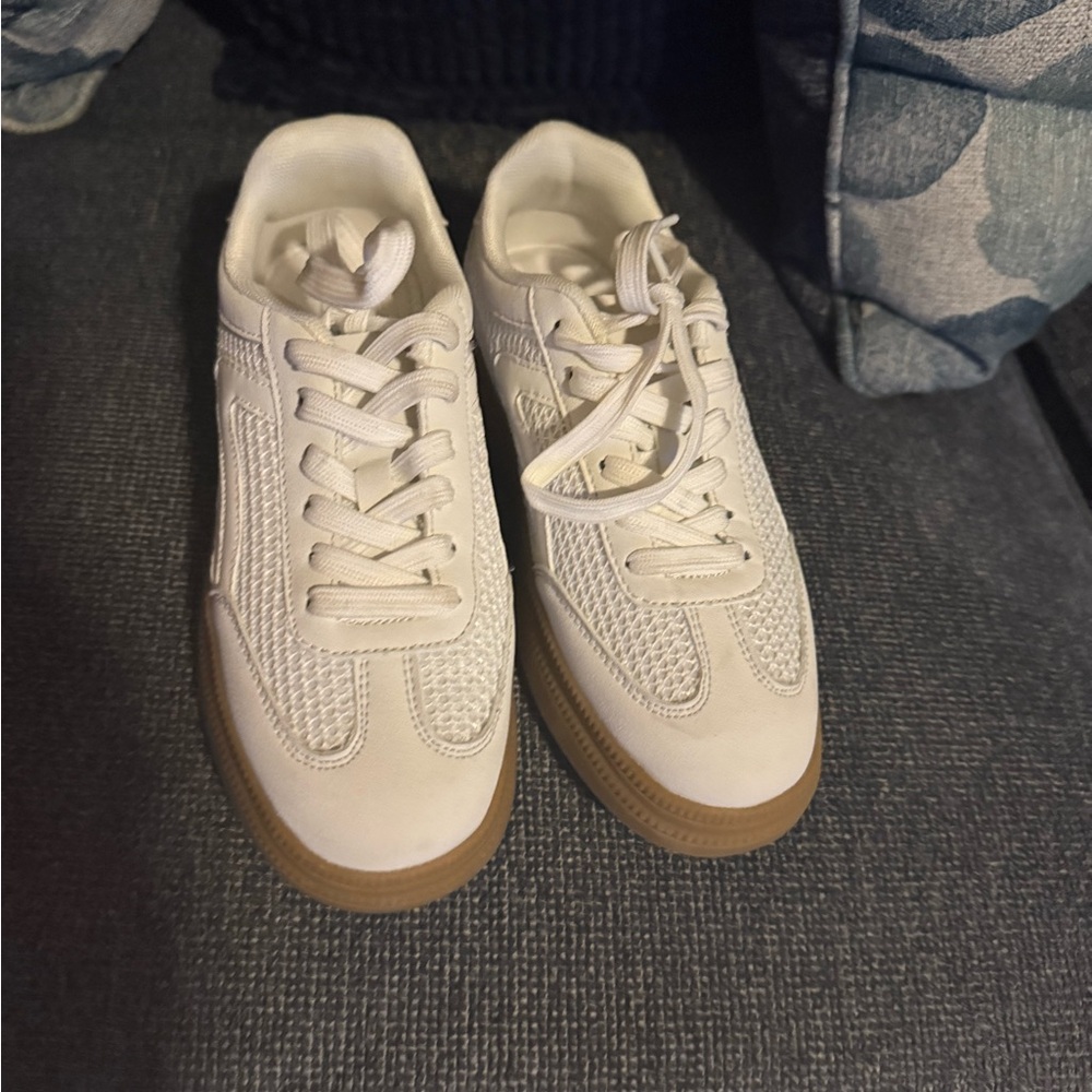 NWT- Steve Madden white Sneakers with Gum Sole